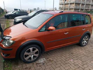 Volkswagen Touran foto 2