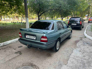 Nissan Sunny foto 4