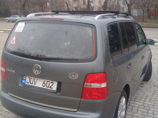 Volkswagen Touran foto 4