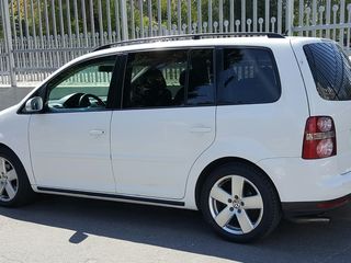 Volkswagen Touran foto 3