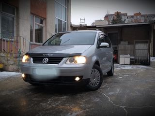 Volkswagen Touran foto 4