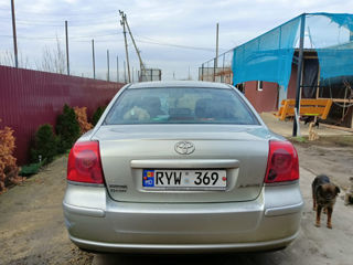 Toyota Avensis фото 4