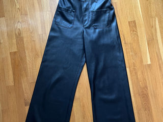 Pantaloni piele Zara