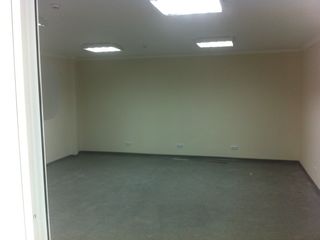 Продаем 2 коммерческих помещение, центр. Două încăperi oficii/comerciale centrul mun. Bălți. foto 3