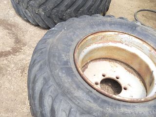 Продам резину на комбайны 500/60 R22.5   2 штуки