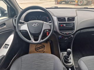 Hyundai Accent foto 13