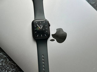 Apple Watch Series 5 44mm