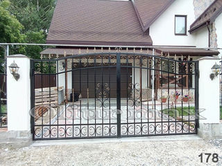 Balustrade, porți, garduri,copertine, gratii, uși metalice și alte confecții din fier forjat. foto 7
