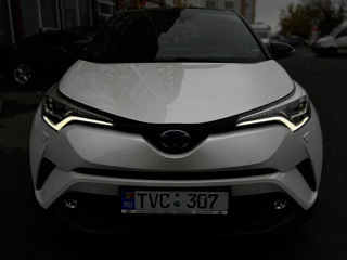 Toyota C-HR foto 2