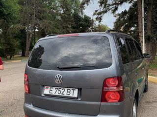 Volkswagen Touran foto 3