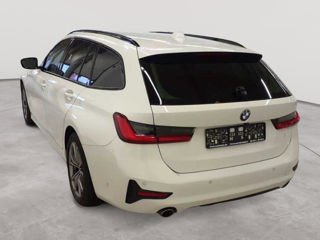 BMW 3 Series Touring foto 2