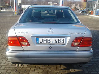 Mercedes E Class foto 2