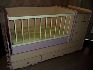 Детская кроватка - трансформер (0 - 14 лет) в идеальном состоянии. В комплект входит матрас. foto 1