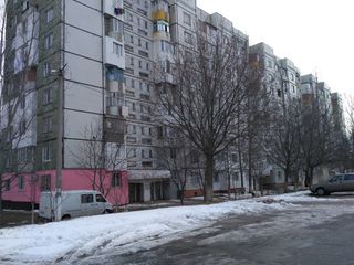Dobrogea. Luceafărul 5. Apartament cu 3 odăi seria 143 la etajul 9/9 situat in suburbia Chișinăului. foto 2