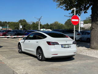 Tesla Model 3 foto 4