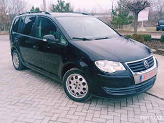 Volkswagen Touran foto 1