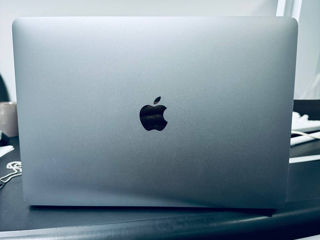 MacBook Pro 2017 (Retina, i5, 8/256Gb SSD)