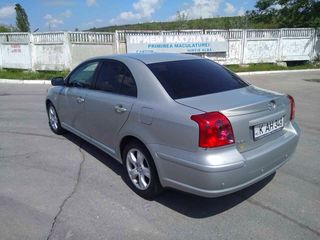 Toyota Avensis foto 4