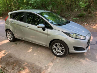 Ford Fiesta foto 8