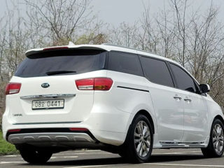 KIA Carnival foto 2