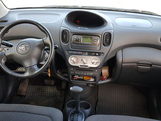 Toyota Yaris Verso foto 7