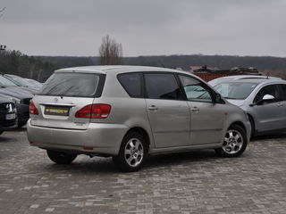 Toyota Avensis Verso foto 3