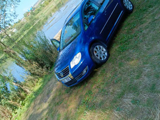 Volkswagen Touran foto 4