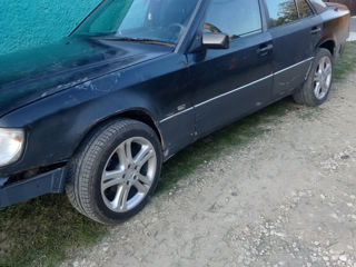 Mercedes Series (W124) foto 5