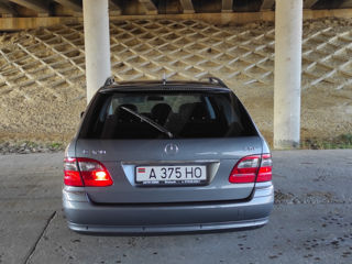 Mercedes E-Class foto 2