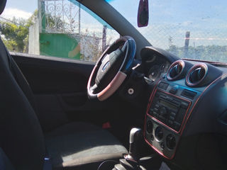 Ford Fiesta foto 5