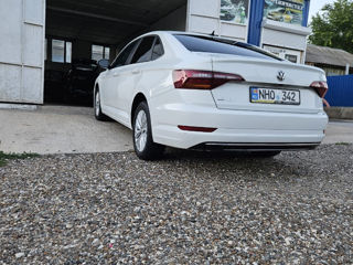 Volkswagen Jetta foto 2