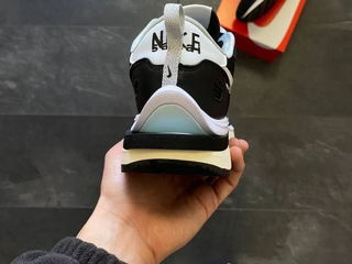 Nike Sacai Vaporwaffle Black/White foto 7