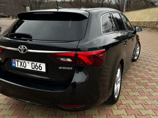 Toyota Avensis foto 2