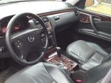 Mercedes Benz E Class foto 3