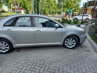 Toyota Avensis foto 2