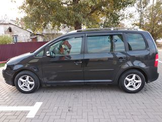 Volkswagen Touran foto 4