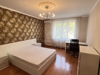 Apartament cu 4 camere, 130 m², Centru, Chișinău foto 7