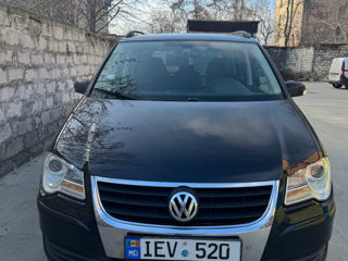 Volkswagen Touran foto 3