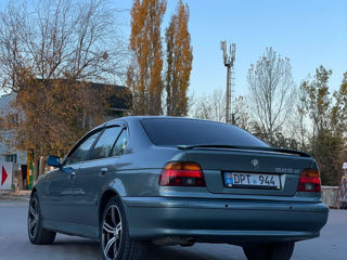 BMW 5 Series foto 7