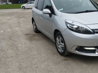 Renault Grand Scenic foto 2