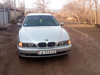 BMW 5 Series foto 1