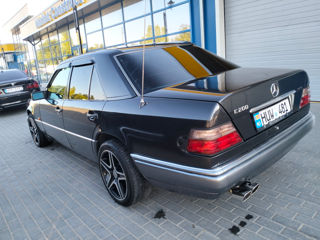 Mercedes E-Class foto 4