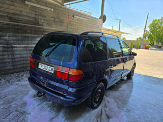 Volkswagen Sharan foto 2