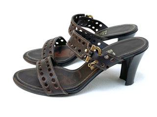 Salvatore Ferragamo Perforated Sandal. Размер 38. Оригинал. В отличном состоянии. foto 1