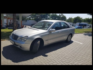 Mercedes C-Class foto 2