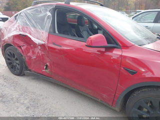 Tesla Model Y foto 6