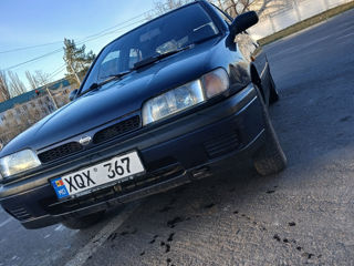 Nissan Sunny foto 2