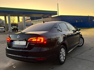 Volkswagen Jetta foto 4