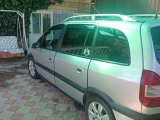 Opel Zafira foto 2