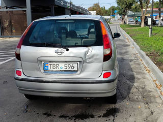 Nissan Almera Tino foto 2